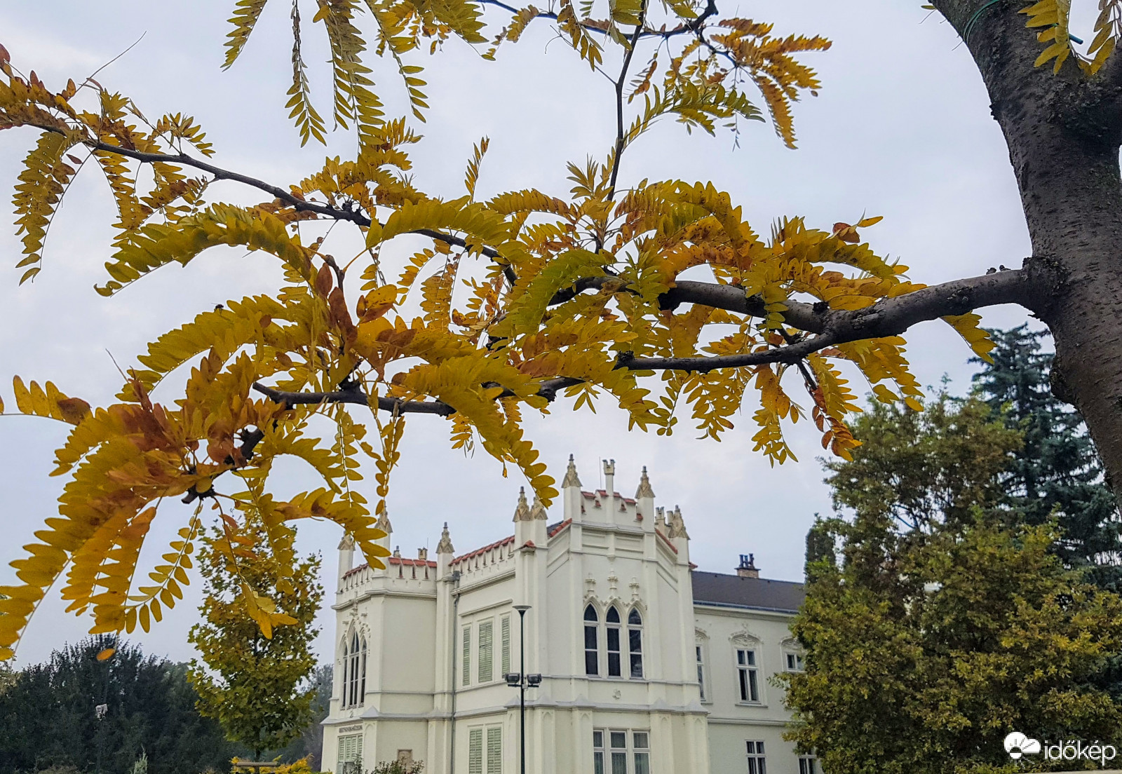 Brunszvik kastély ősszel