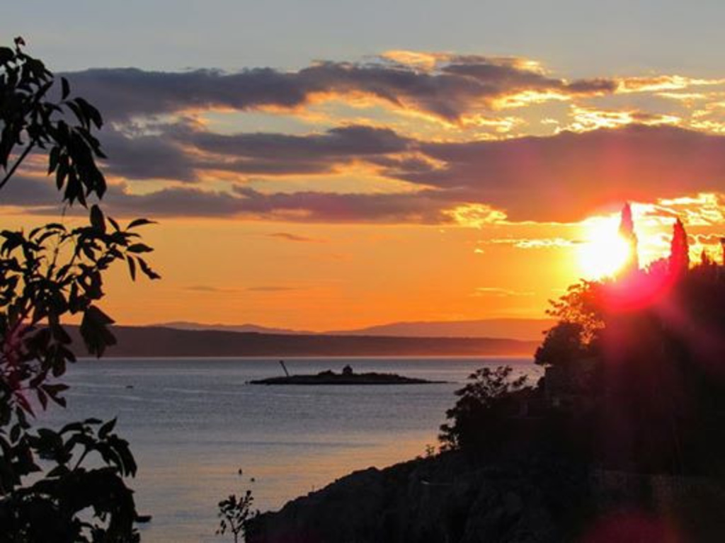 Van a tengeren egy kis sziget