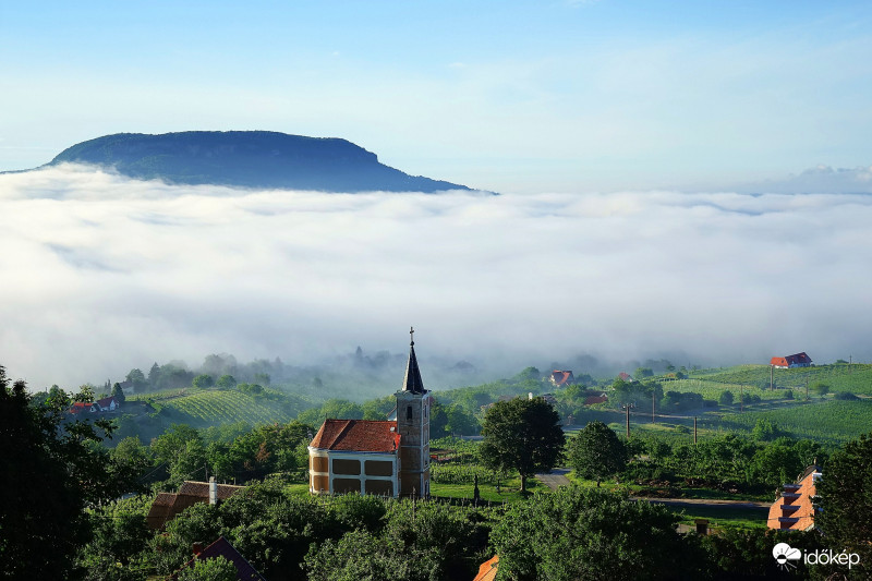 Pazar látványt nyújtó gyönyörű reggel!  Szent György-hegyről csodálva..  Balaton 2018-05-16