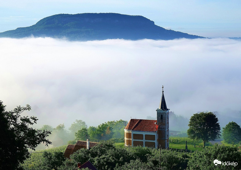 Pazar látványt nyújtó gyönyörű reggel!  Szent György-hegyről csodálva..  Balaton 2018-05-16