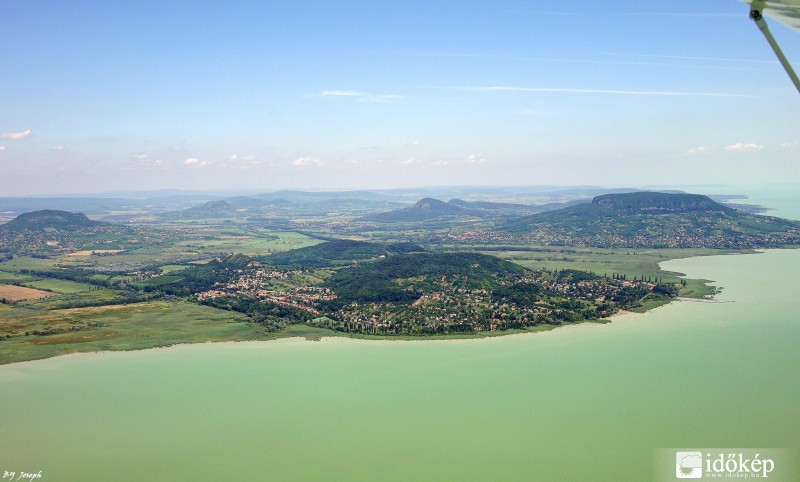 Repülőről fotózva,gyönyörű volt. 08.08 2014.