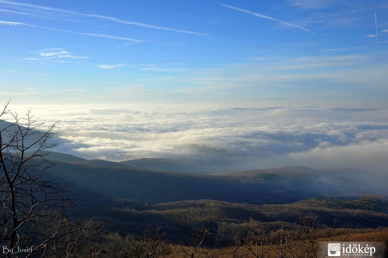 ELKÉPESZTŐ LÁTVÁNY ÉS HIHETETLENÜL SZÉP A  TERMÉSZET AZ ÁGASVÁRÁBÓL /789m/ , NYUGATI MÁTRA 2015.12.13.