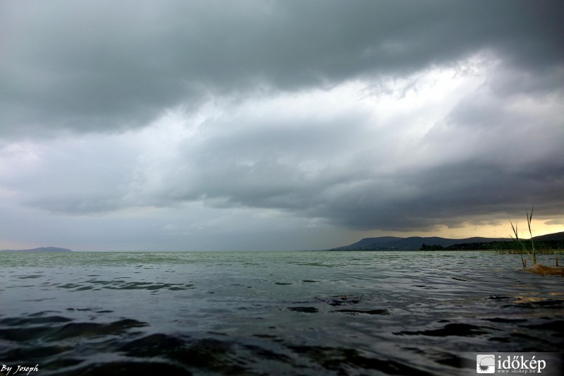 Szeles és zivataros Balaton 2015.05.06.