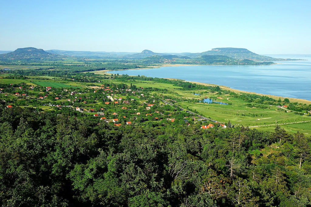 Fantasztikus panorámában gyönyörködve. Batsányi-kilátóból, Balatongyörök 2018-05-07