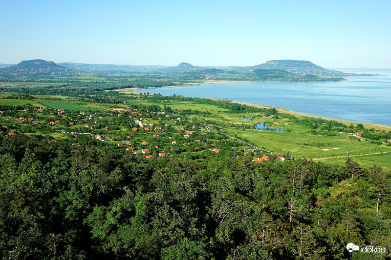 Fantasztikus panorámában gyönyörködve. Batsányi-kilátóból, Balatongyörök 2018-05-07