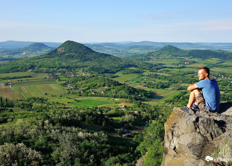 ..Megszokott Helyemen, Megunhatatlan Látvánnyal ..