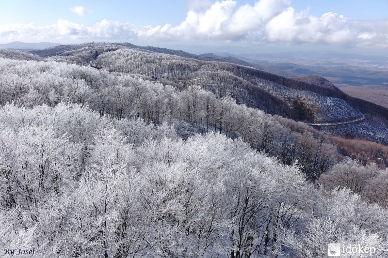 A havas Mátra,Kékestető irányába 2016.02.26. Péter-hegyese kilátóból /Galyatető/
