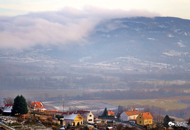 Délutáni  ködtakaró ölelése , Badacsony 