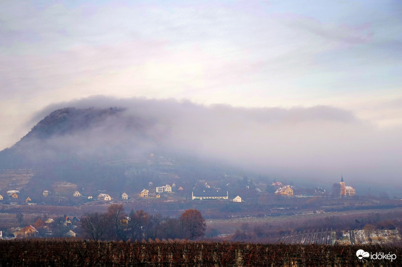 Délutáni  ködtakaró ölelése , Szent György-hegy 
