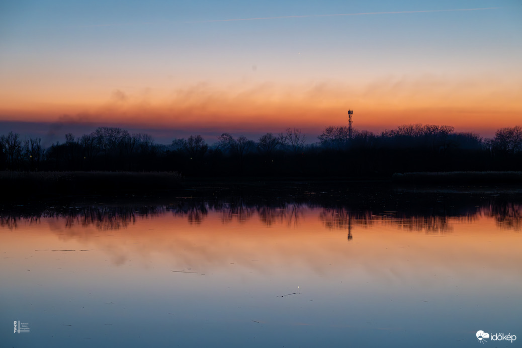 Szaharai poros naplemente kéményfüsttel fűszerezve