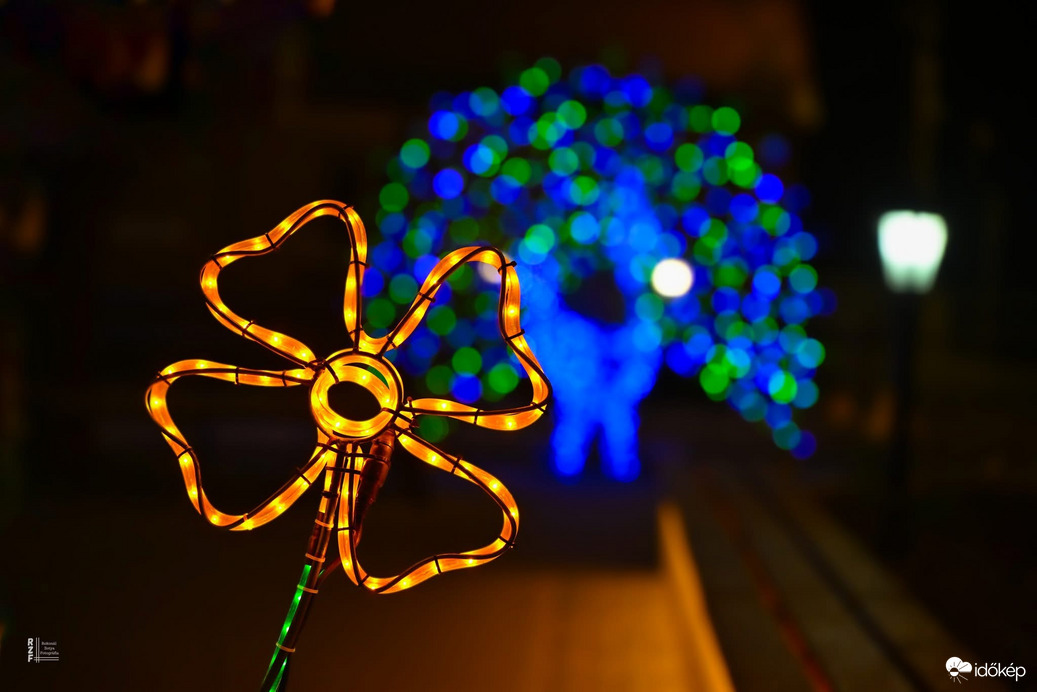 Nem mindennapi látvány van Tiszadada főterén   – ezt látnod kell! 