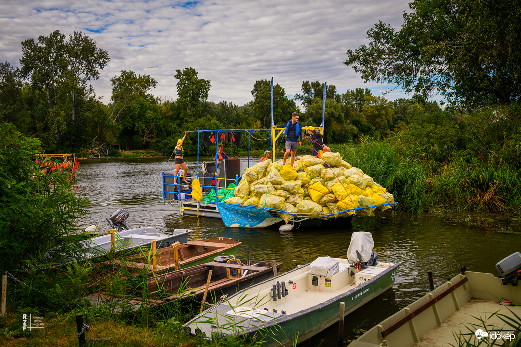 Tiszalökön ért partot a PET Kupa – ahol a folyó története újra a szemünk előtt íródott
