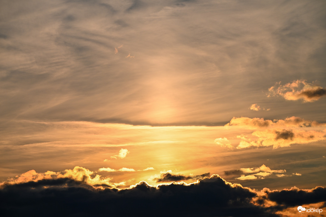 Mai és egy pár nappal ezelőtti naplemente Tiszalökön