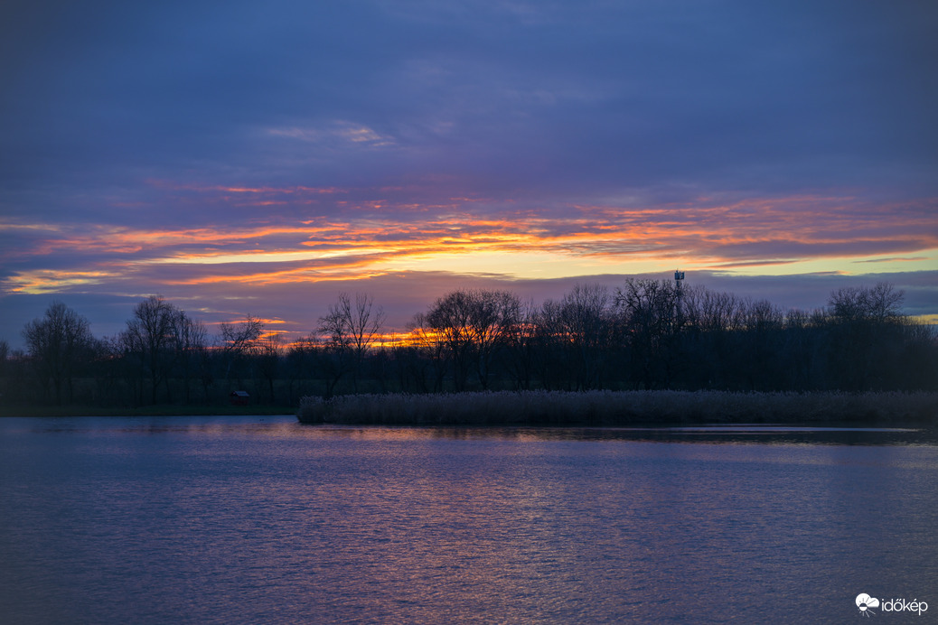 Mai és egy pár nappal ezelőtti naplemente Tiszalökön