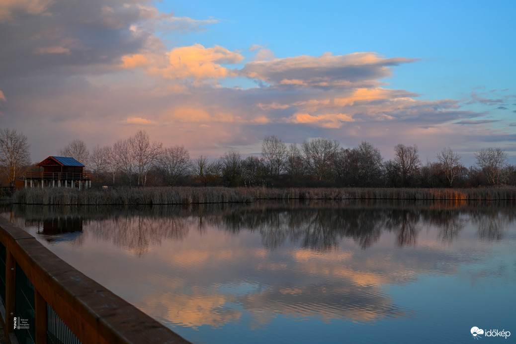 Nyarat idéző távoli záporok Tiszalökről fotózva