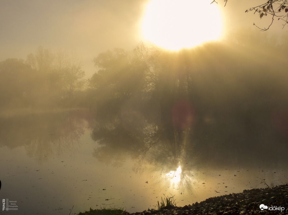 Ködös reggel a tiszalöki Kis-Tiszán