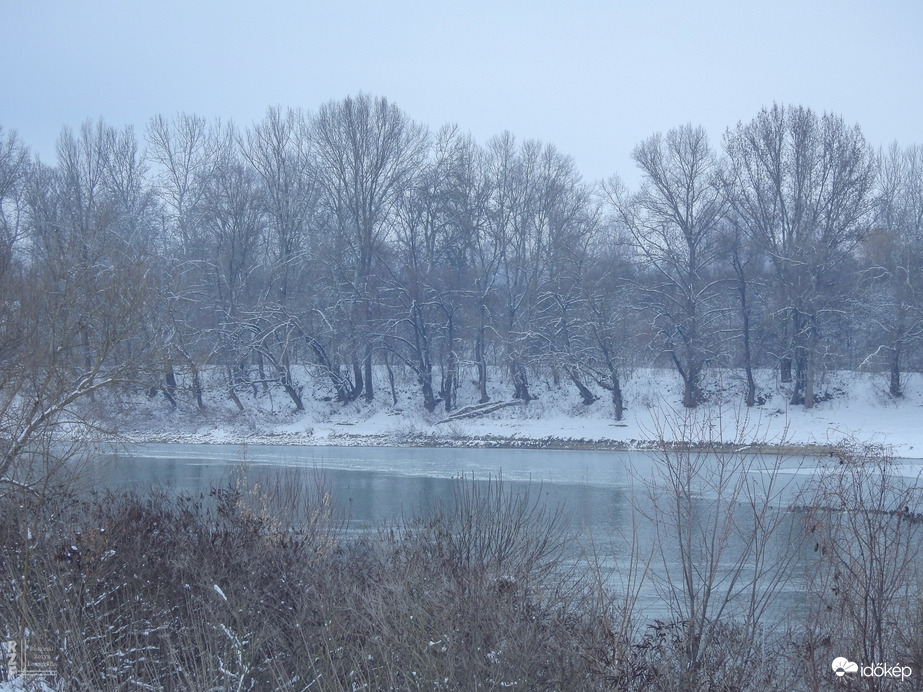 Befagyás alatt a Tisza a Tiszalöki Vízerőműnél