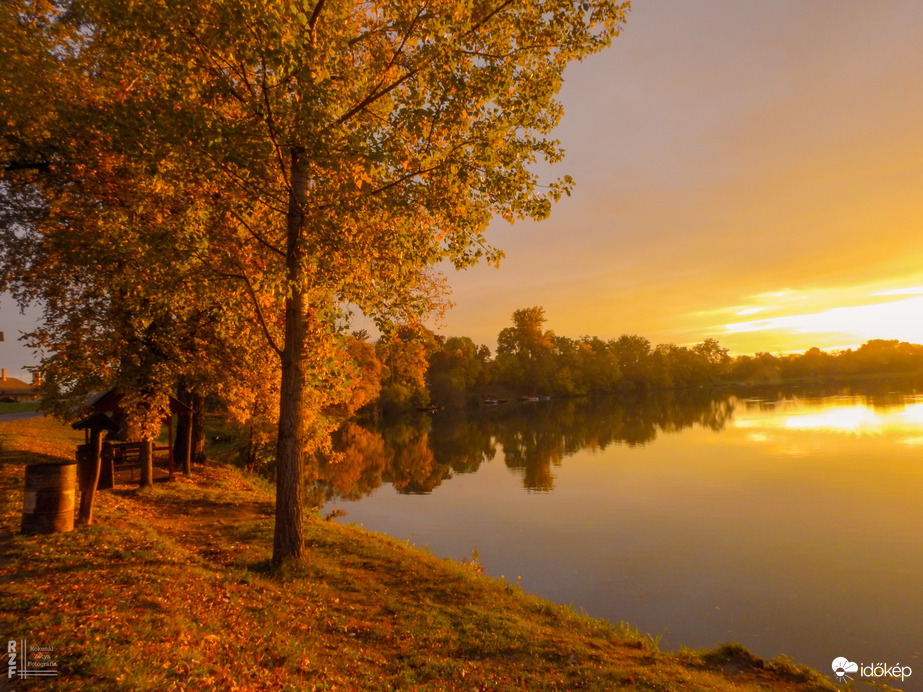 Ma esti csoda naplemente a tiszalöki Kis-Tiszán