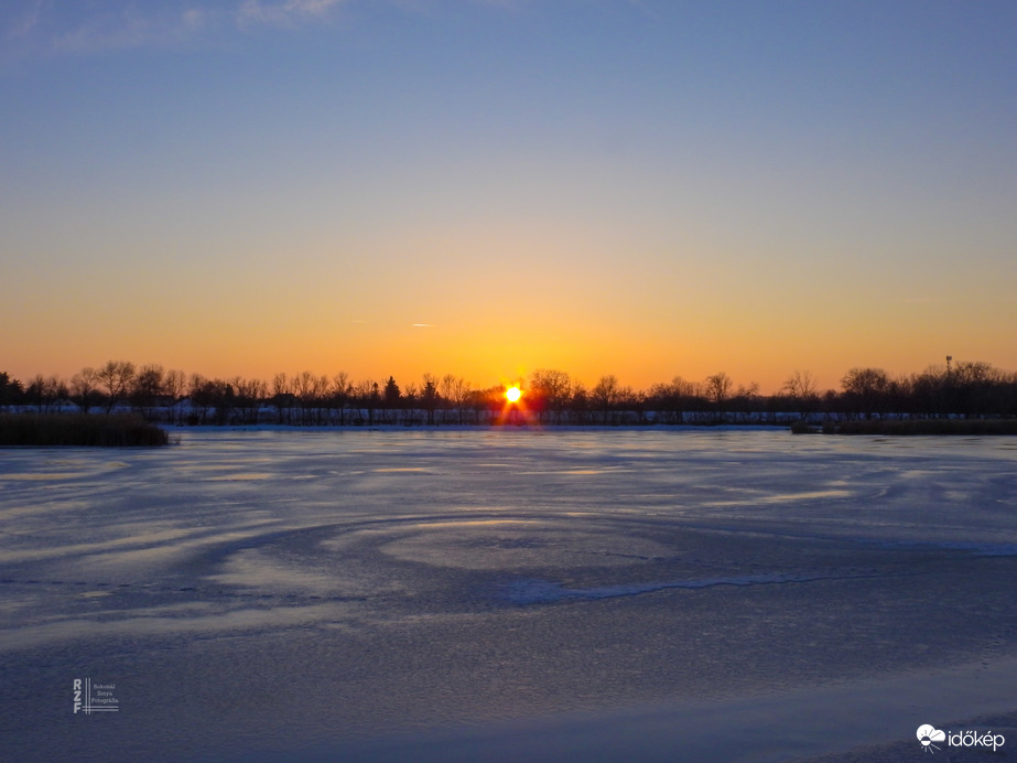 Elbűvölő naplemente a tiszalöki Kis-Tisza holtágnál