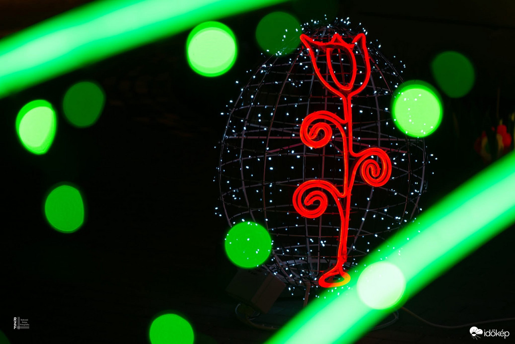 Nem mindennapi látvány van Tiszadada főterén   – ezt látnod kell! 