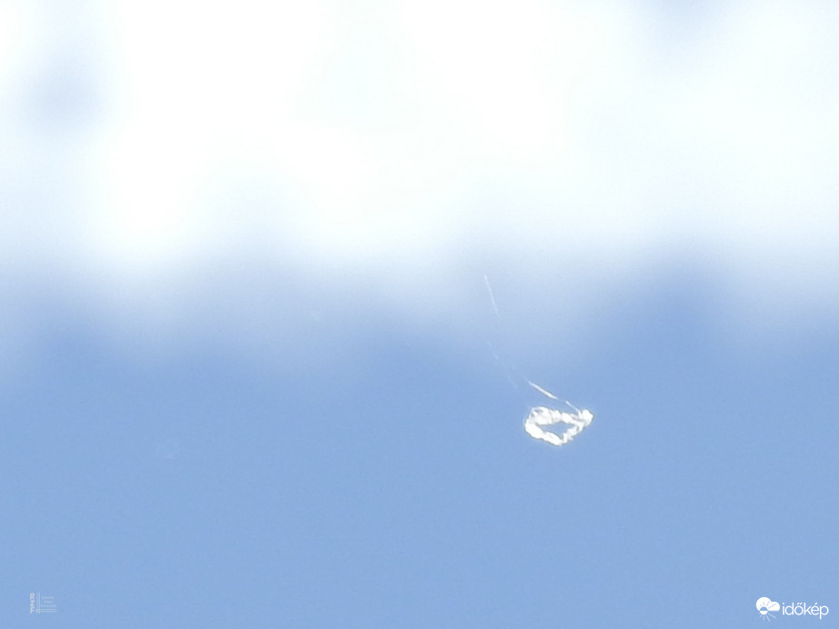 Érdekes objektum Tiszalök felett. Meteorológiai ballon?