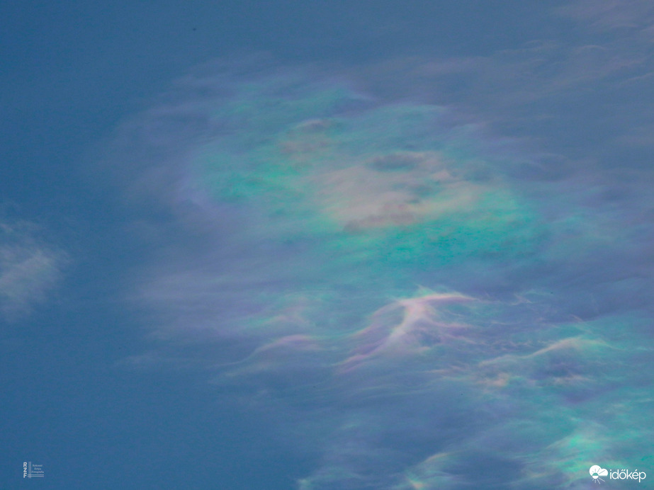 Újból irizáltak a felhők