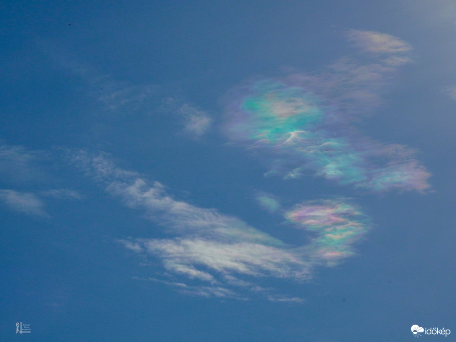 Újból irizáltak a felhők