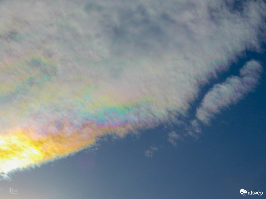 Még néhány további irizáló felhő pár perccel korábban Tiszalökről