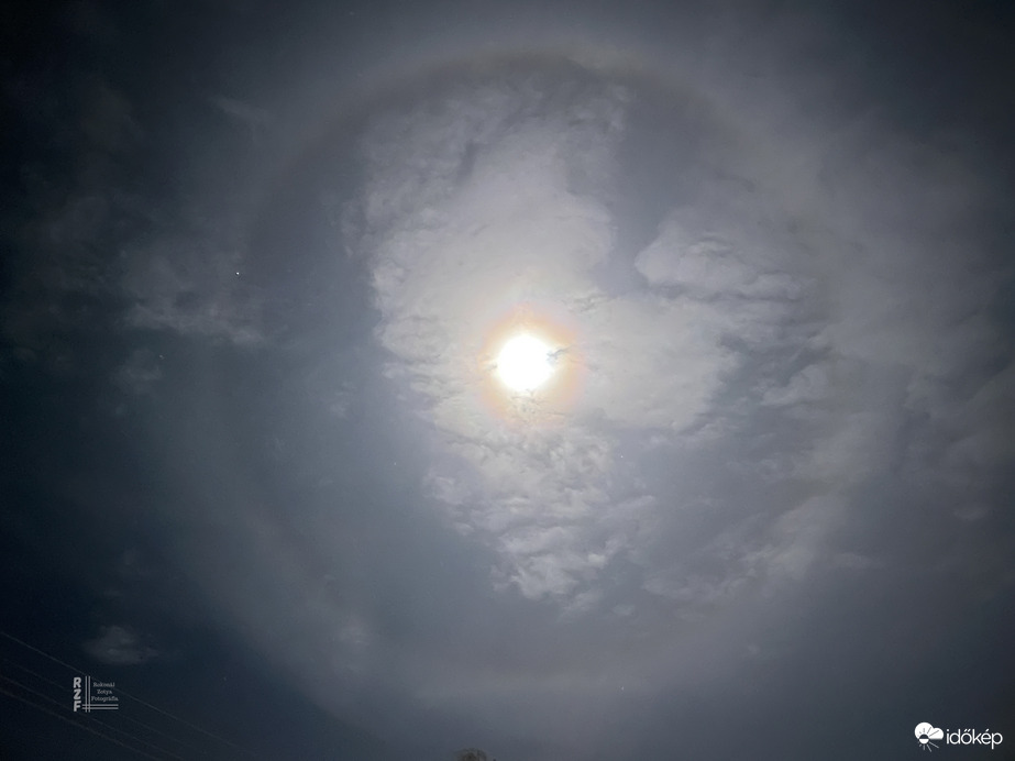 Holdhalo Tiszalök felett 