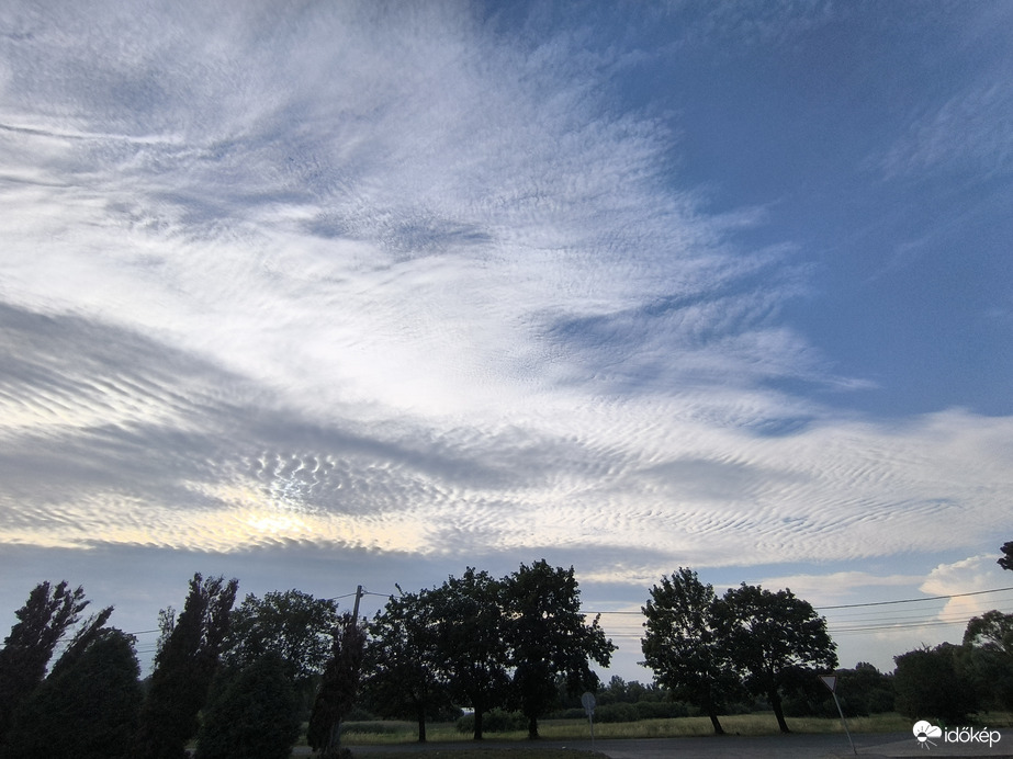 Cirrocumulus Mohora felett