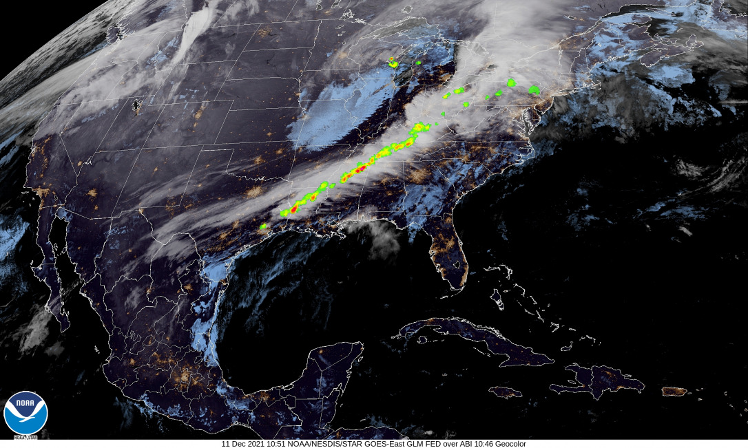 Az USA-án átvonuló markáns hidegfrontról készült műholdfelvétel (Forrás: NOAA)