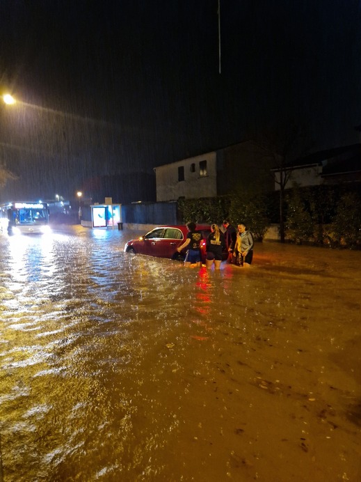 Villámárvíz Toulon környékén