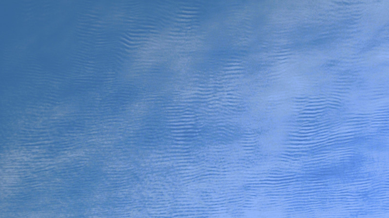 Szemkápráztató cirrocumulus undulatusok vonultak fel délelőtt keleten