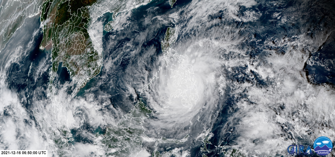 Rai szupertájfun a Himawari-8 műholdképén