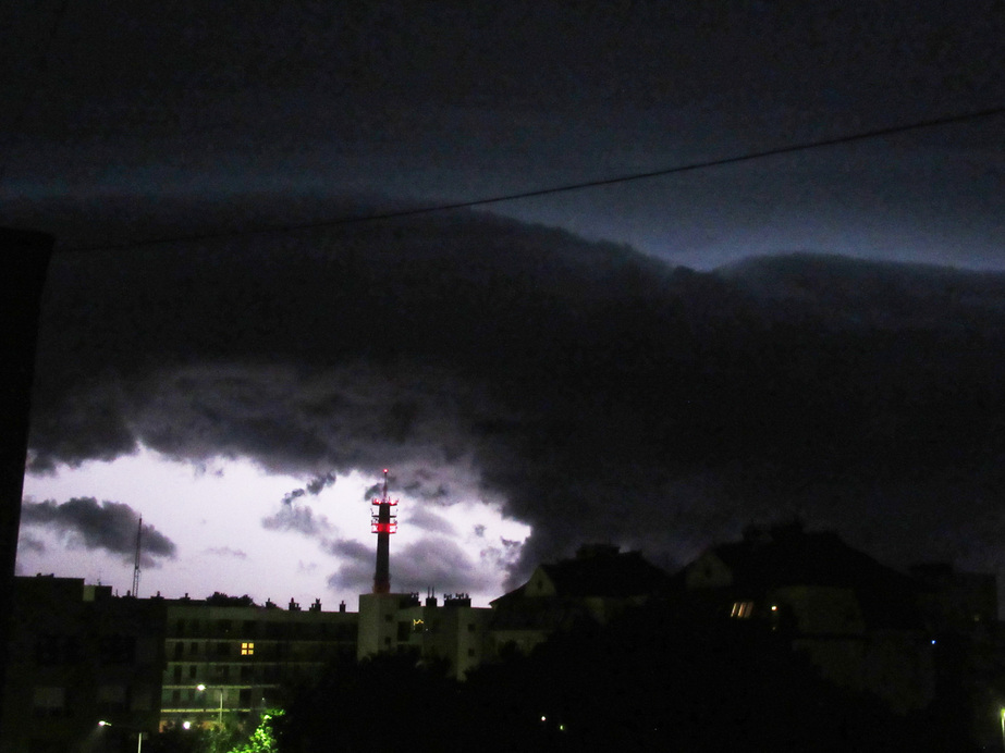 Éjjeli szörny Cegléden