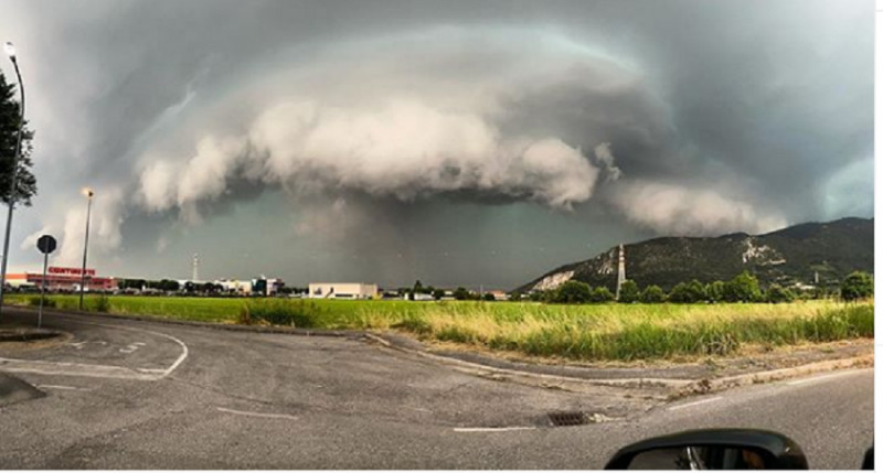 Szupercella Olaszországban (Forrás: Tornado in Italy)