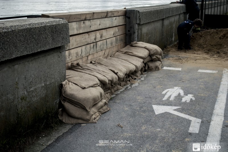 Itt ma nem lehet sétálni (Révkomárom)