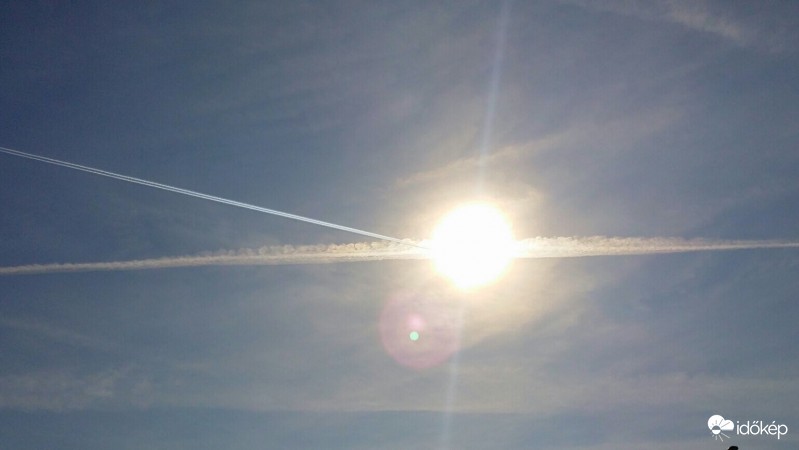 A Nap közepébe visz az út