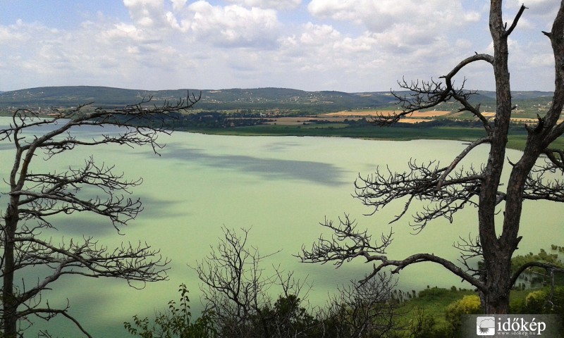 Felhőárnyékok a Balatonon