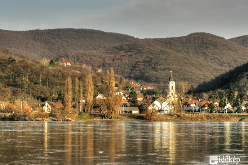 Visegrád,Nagymarosról fotózva