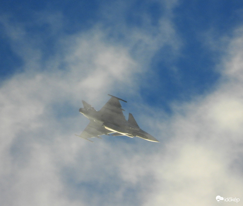 Felhők között gripen