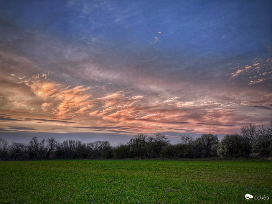 Márciusi naplemente karcolatai