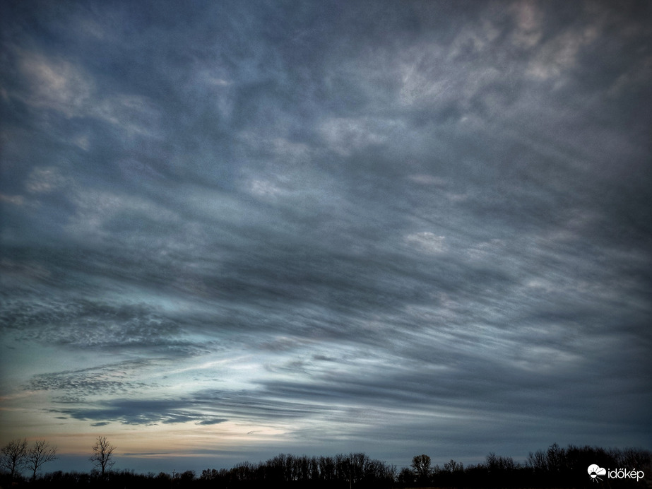 Így érkezik az eső