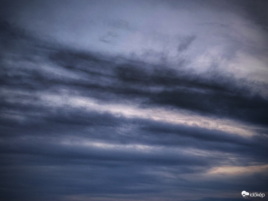 Napbúcsúztató Kelvin–Helmholtz fátylak