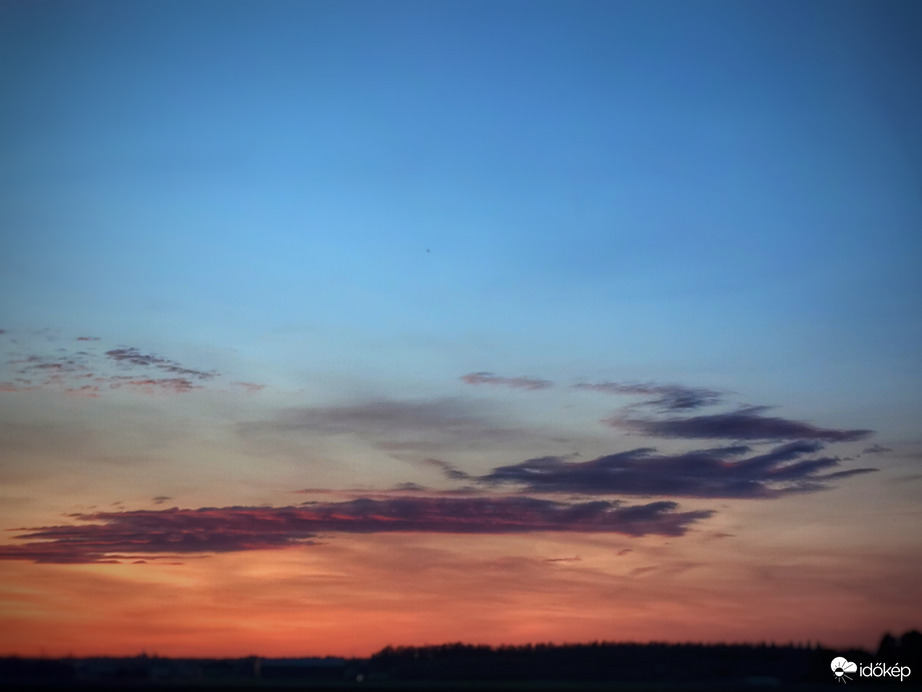 Mai naplemente főszereplője: Kelvin–Helmholtz-hullámok