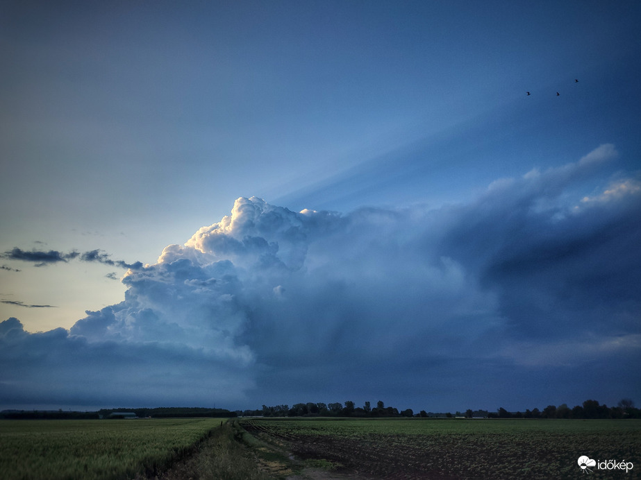 Budapestre érkező szupercella