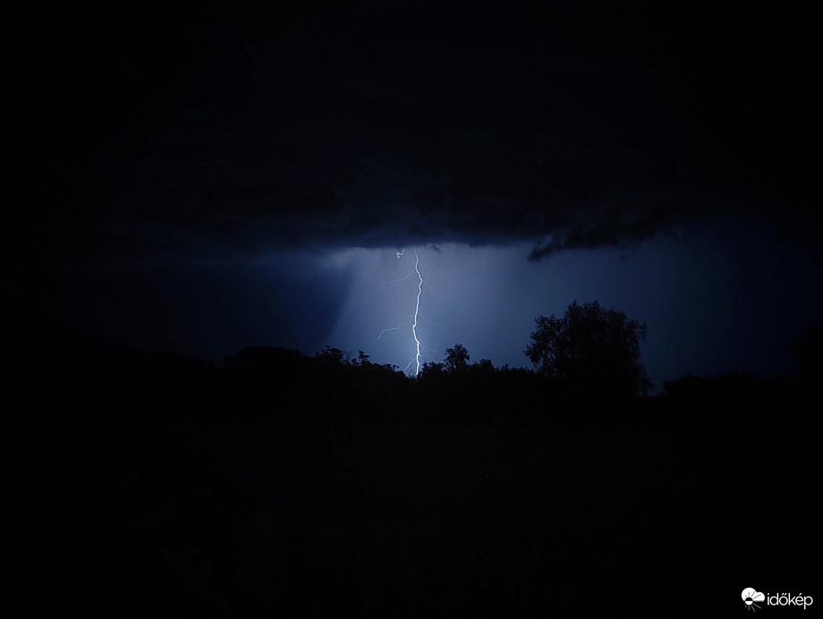 Csapkod ám rendesen