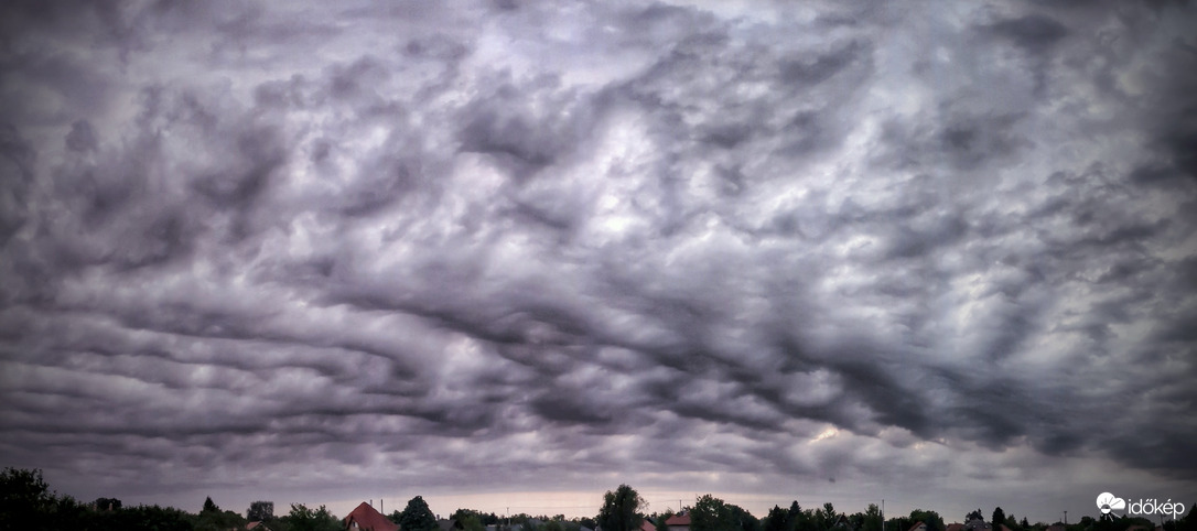 Hullámos panoráma