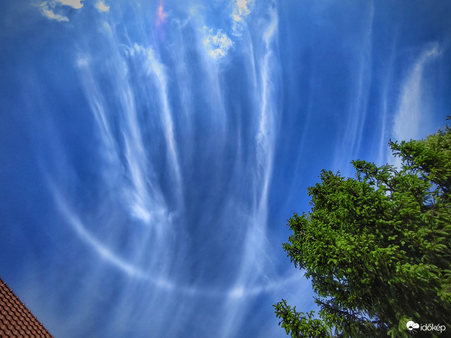 Az égbolt fehér mosolya