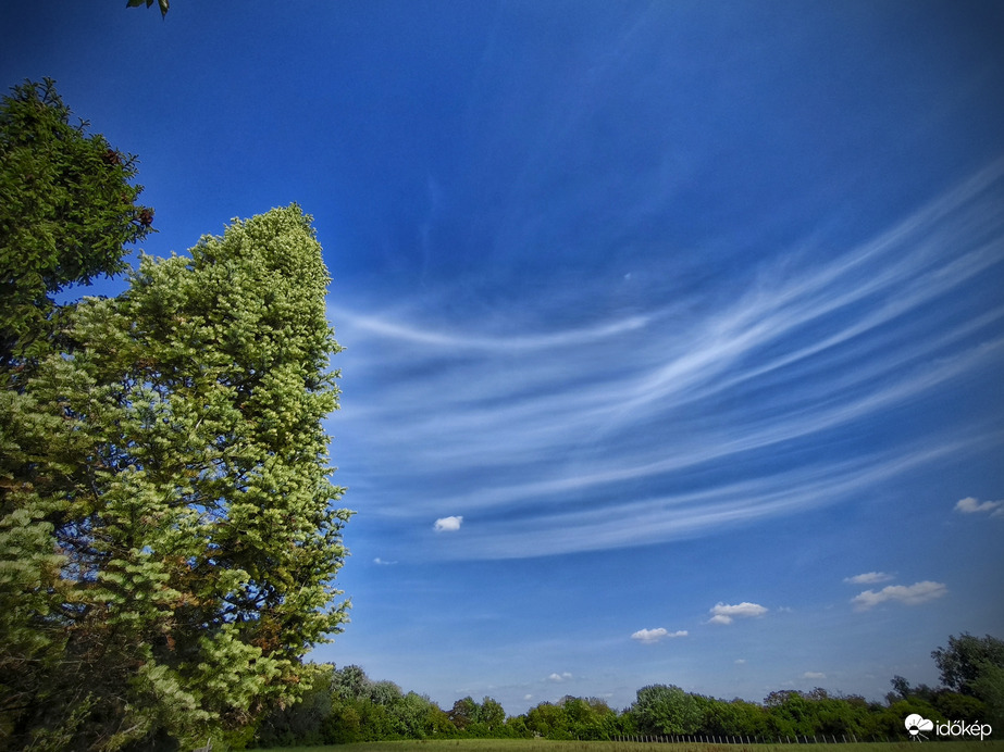 Lassan eltűnő parhélikus ív